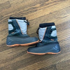 Kids Snow Boots size 2 for Little Boys